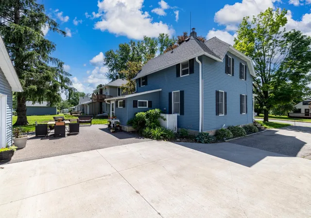 Photo 4 of Single family home for sale at 210 W Summit Ave, Ellsworth, WI 54011 | MLS# 7117572 | Listing updated on 2026-08-02