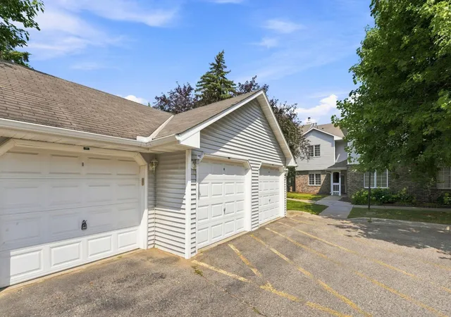 35th image of 1063 Duckwood Dr #102, Saint Paul, MN 55123 | MLS# 7117591