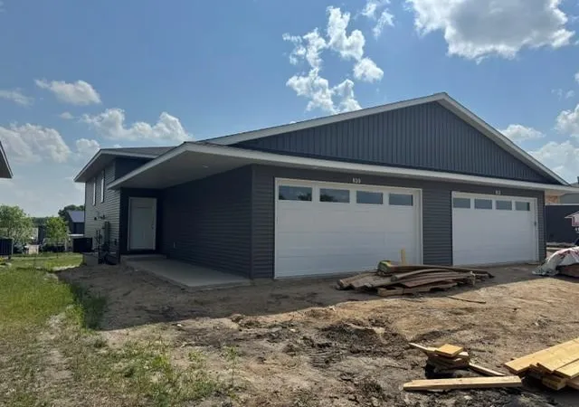 Photo 1 of Townhouse for sale at 810 Texas Ave Nw, Hutchinson, MN 55350 | MLS# 7117593 | Listing updated on 2026-07-29