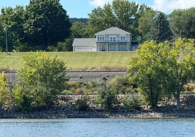 Photo 1 of Single family home for sale at 32297 Lakeview Dr, Lake City, MN 55041 | MLS# 7117622 | Listing updated on 2026-10-04