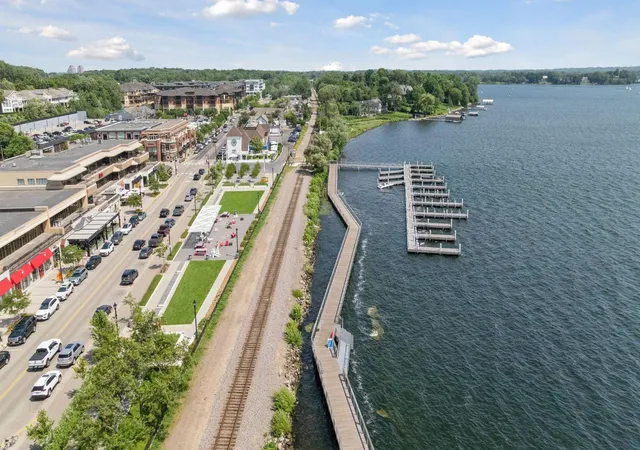 2nd image of 222 Ferndale Rd S, Wayzata, MN 55391