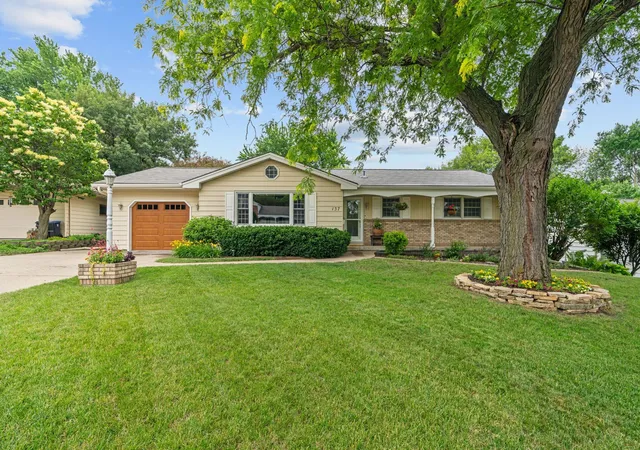 1st image of 137 Atwood Dr, Mankato, MN 56001 | MLS# 7117665