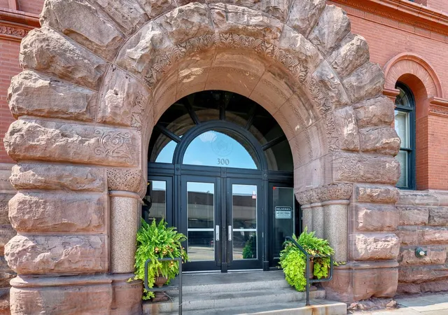 2nd image of 300 Wall St #701, Saint Paul, MN 55101 | MLS# 7117678
