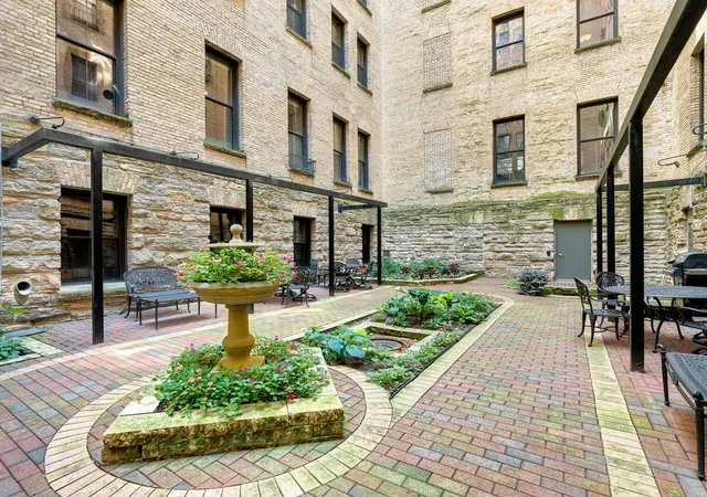 2nd image of 300 Wall St, Saint Paul, MN 55101