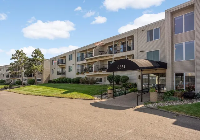 2nd image of 6351 Saint Croix Trl N #233, Stillwater, MN 55082 | MLS# 7117694