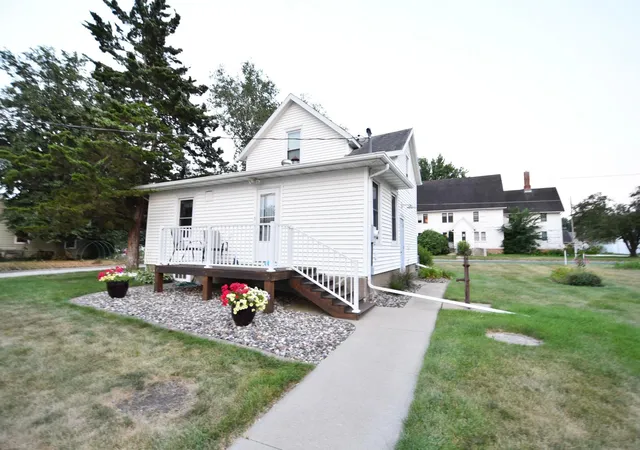 2nd image of 196 Mill St, Zumbrota, MN 55992 | MLS# 7117722