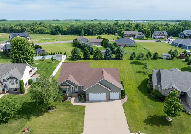 Photo 40 of Single family home for sale at 1007 Crystal Lake Dr, Lake Crystal, MN 56055 | MLS# 7117746 | Listing updated on 2026-08-31