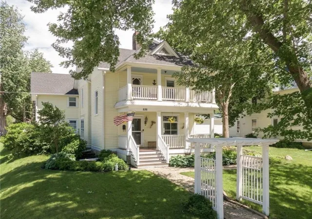 1st image of 826 2nd St, Hudson, WI 54016 | MLS# 7117758