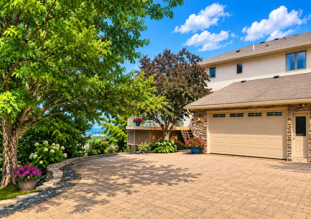2nd image of 2820 W 15th St, Duluth, MN 55806 | MLS# 7117773