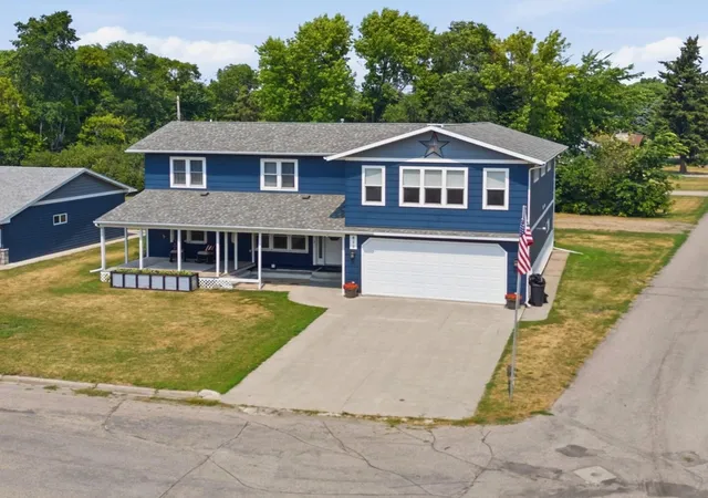 Photo 1 of Single family home for sale at 811 1st Avenue E, Ada, MN 56510 | MLS# 7117776 | Listing updated on 2026-10-14