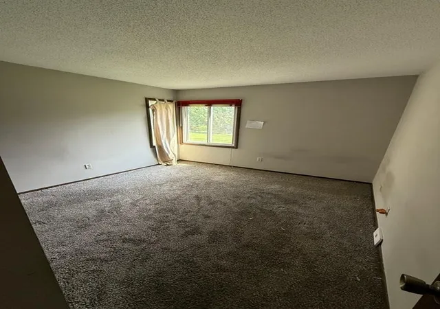 Photo 4 of Single family home for sale at 155 Bordeaux Ct, Saint Paul, MN 55125 | MLS# 7117779 | Listing updated on 2026-07-31