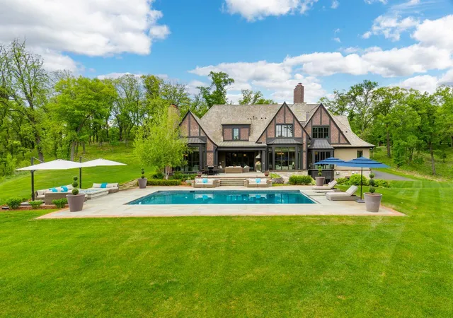 2nd image of 240 Salem Church Rd, Saint Paul, MN 55118 | MLS# 7117792