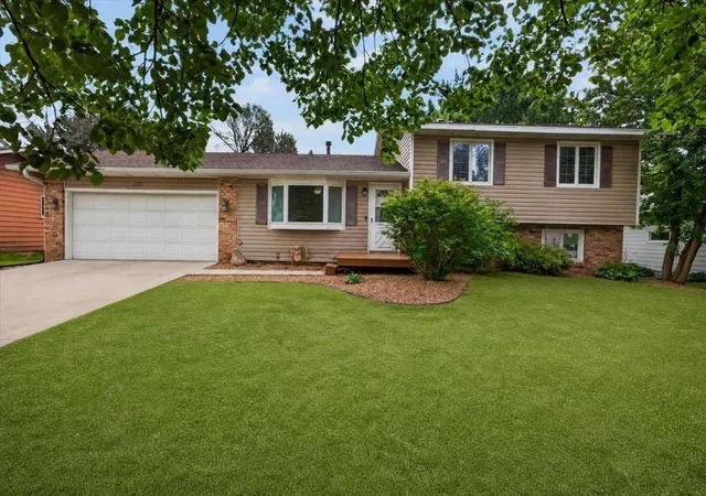 2nd image of 2575 Lamada Pl, Owatonna, MN 55060 | MLS# 7117806
