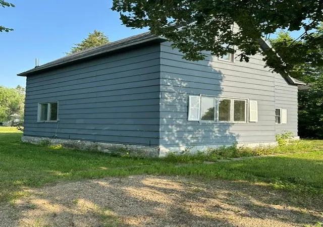 Photo 2 of Single family home for sale at 514 Conley Ave S, Thief River Falls, MN 56701 | MLS# 7117811 | Listing updated on 2026-09-03