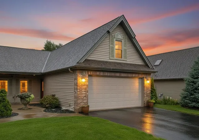 1st image of 1911 Stone Crk, Hudson, WI 54016 | MLS# 7117850