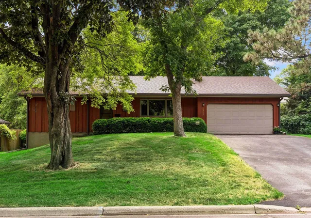 1st image of 1938 Midland Hills Rd, Saint Paul, MN 55113 | MLS# 7117852