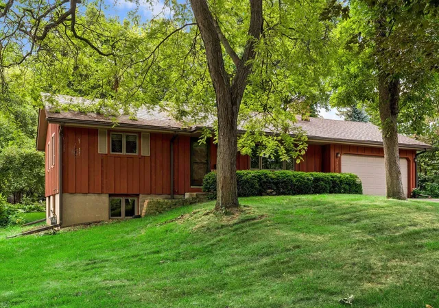 2nd image of 1938 Midland Hills Rd, Saint Paul, MN 55113 | MLS# 7117852