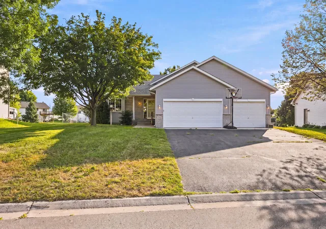 Photo 3 of Single family home for sale at 1351 Rolling Oaks Dr, Hanover, MN 55341 | MLS# 7117884 | Listing updated on 2026-09-17