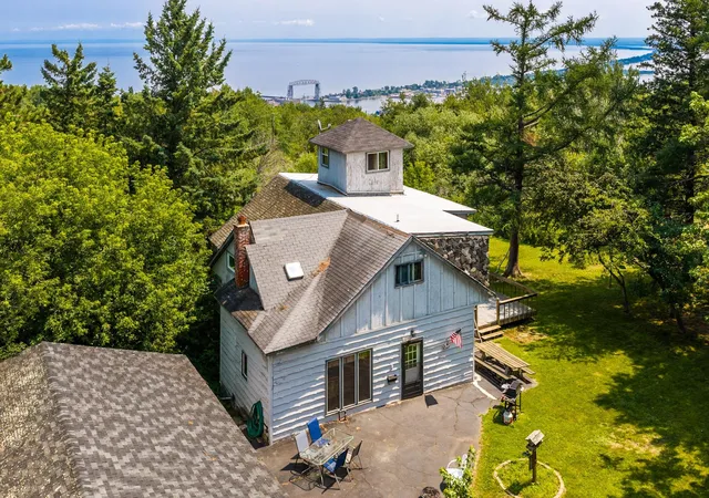 1st image of 805 W 10th Street, Duluth, MN 55806 | MLS# 7117896
