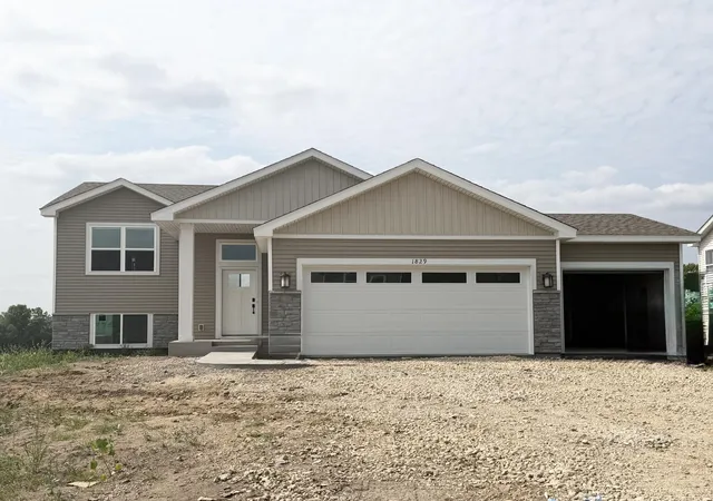 1st image of 1829 Lincoln Ave, Saint Paul Park, MN 55071 | MLS# 7117899