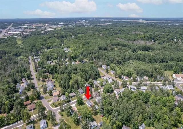 33rd image of 1302 Eklund Ave, Duluth, MN 55811 | MLS# 7117913