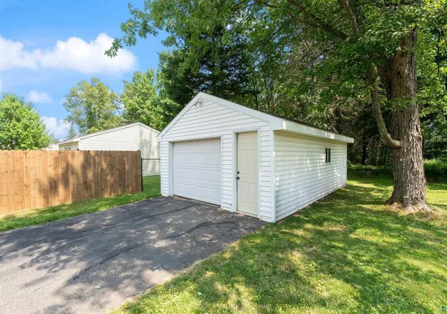 Photo 3 of Sale Pending at 1302 Eklund Ave, Duluth, MN 55811 | MLS# 7117913 | Listing updated on 2026-08-13