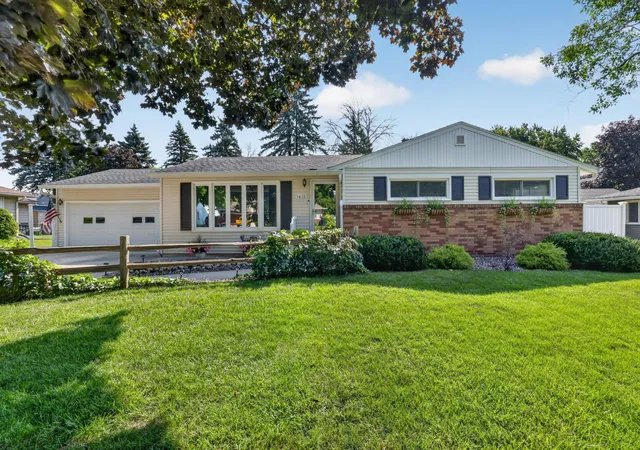 1st image of 1415 Linn Ave, Owatonna, MN 55060 | MLS# 7117933