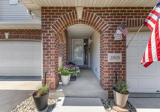 Photo 2 of Single family home for sale at 20609 Harrow Ct, Lakeville, MN 55044 | MLS# 7117936 | Listing updated on 2026-10-08