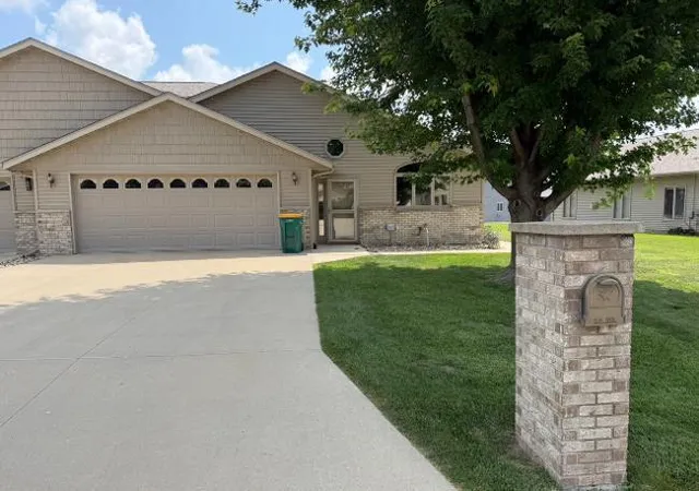 1st image of 1726 Hale Dr, Albert Lea, MN 56007 | MLS# 7117940