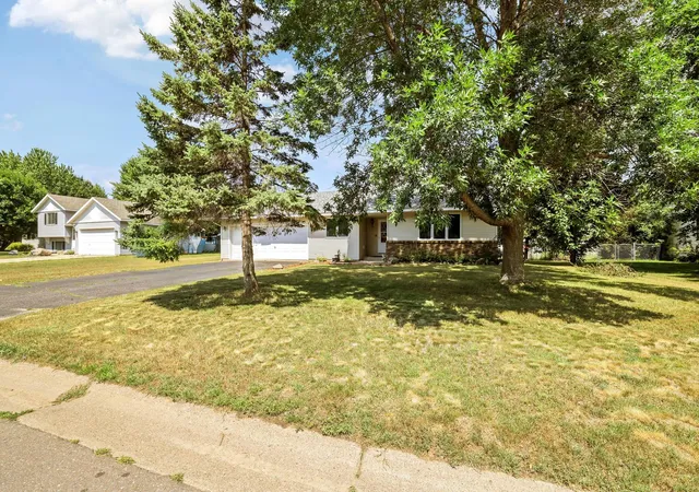2nd image of 6168 Cougar Trl, North Branch, MN 55056 | MLS# 7117943