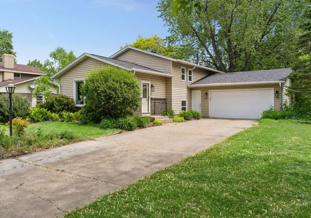 Photo 1 of Sale Pending at 3630 Quaker Ln N, Minneapolis, MN 55441 | MLS# 7117946 | Listing updated on 2026-08-11