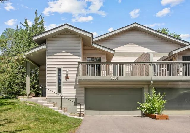 2nd image of 9774 Dorset Ln, Eden Prairie, MN 55347 | MLS# 7117947