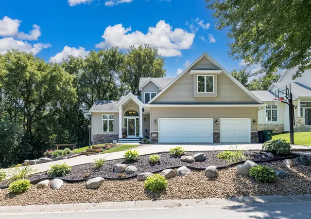 Photo 3 of Single family home for sale at 5100 198th St W, Farmington, MN 55024 | MLS# 7117966 | Listing updated on 2026-10-06