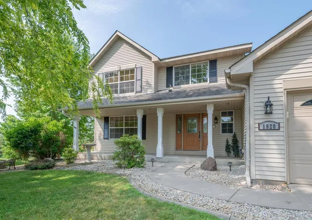 3rd image of 1920 Clearwater Rd, Waconia, MN 55387 | MLS# 7117967