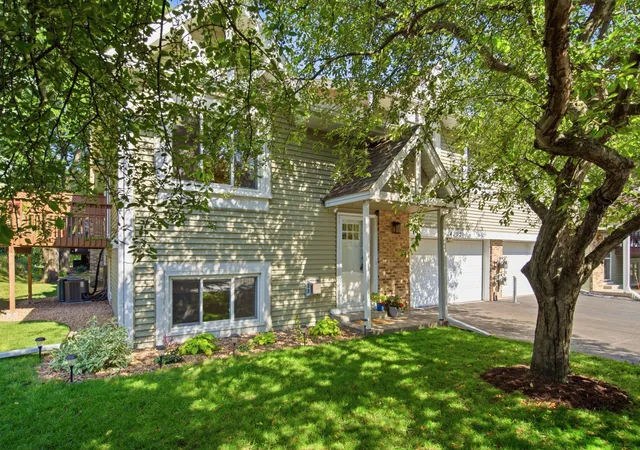 2nd image of 14202 Towers Ln, Eden Prairie, MN 55347 | MLS# 7117972