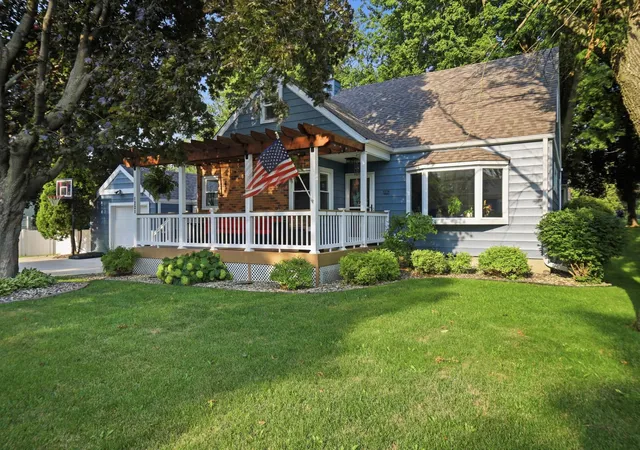 1st image of 1221 S Grove Ave, Owatonna, MN 55060 | MLS# 7117974