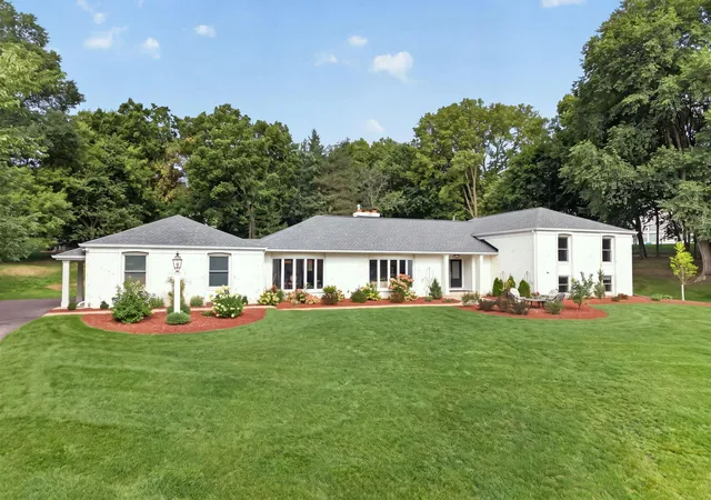 Photo 2 of Mansion for sale at 3945 Hillcrest Way, Wayzata, MN 55391 | MLS# 7117987 | Listing updated on 2026-10-21