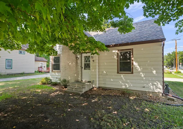 Photo 2 of Sale Pending at 1028 1st Avenue Ne, Faribault, MN 55021 | MLS# 7117998 | Listing updated on 2026-08-17