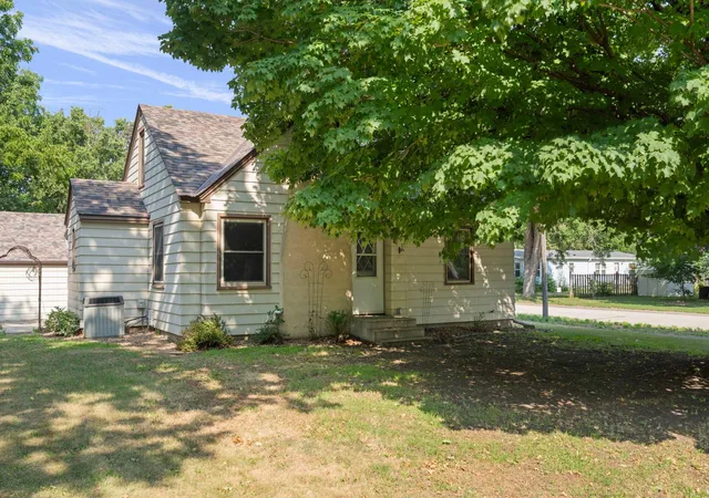 Photo 2 of Sale Pending at 1028 1st Avenue NE, Faribault, MN 55021 | MLS# 7117998 | Listing updated on 2026-08-17