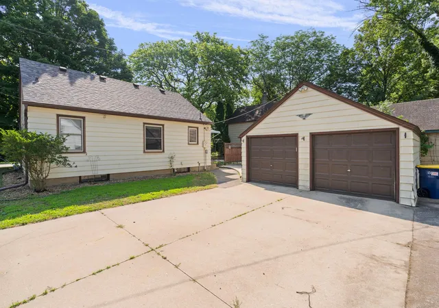 Photo 3 of Sale Pending at 1028 1st Avenue NE, Faribault, MN 55021 | MLS# 7117998 | Listing updated on 2026-08-17