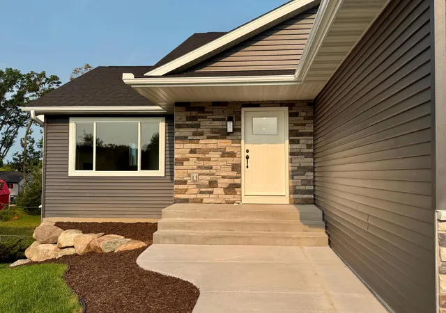 Photo 3 of Single family home for sale at 6073 Fuller Cir, Wyoming, MN 55092 | MLS# 7118000 | Listing updated on 2026-09-04