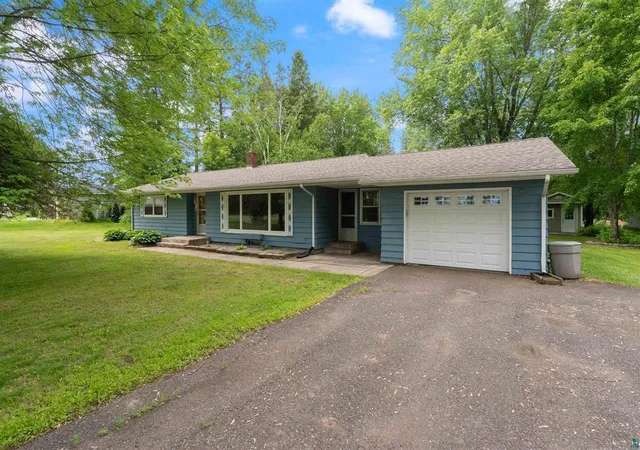 2nd image of 908 Lakeshore Dr, Moose Lake, MN 55767 | MLS# 7118002