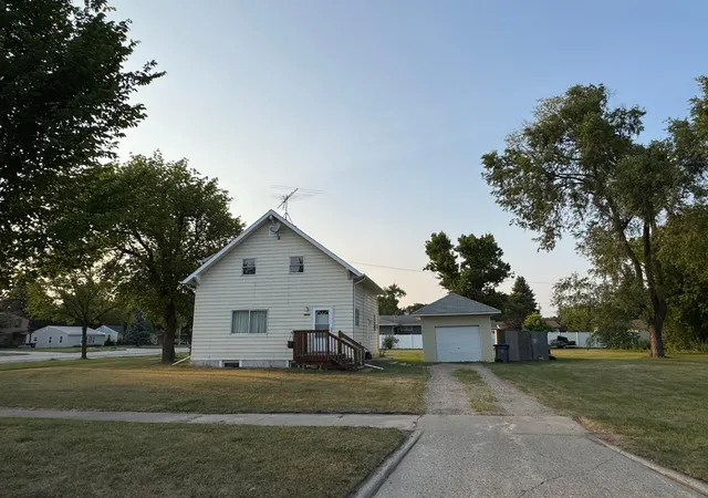 Photo 1 of Single family home for sale at 1706 N 4th Avenue, Moorhead, MN 56560 | MLS# 7118005 | Listing updated on 2026-09-10