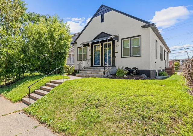 Listing Photo 2 - Condo for sale in building located at 1210 Sherburne Ave, Saint Paul, MN 55104