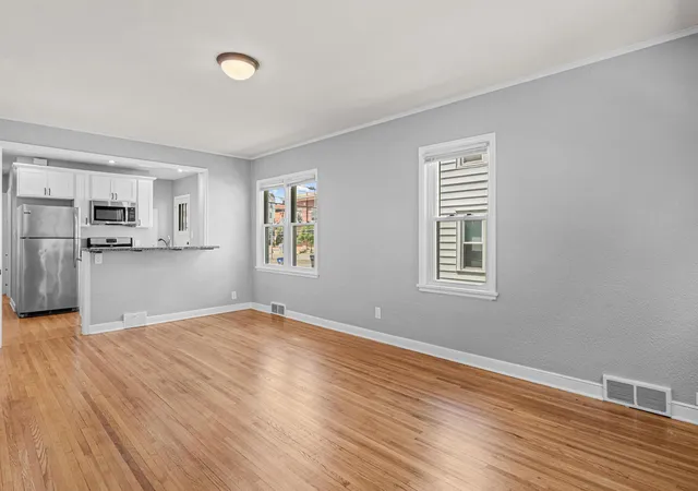 Listing Photo 5 - Condo for sale in building located at 1210 Sherburne Ave, Saint Paul, MN 55104