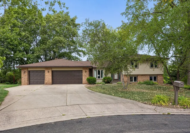 Photo 1 of Sale Pending at 15001 Park Ave, Burnsville, MN 55306 | MLS# 7118017 | Listing updated on 2026-10-13