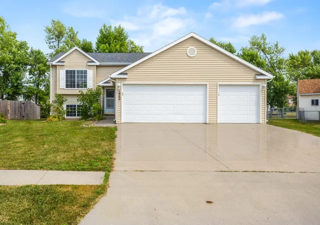 Photo 1 of Single family home for sale at 1860 Huntington Ln, West Fargo, ND 58078 | MLS# 7118025 | Listing updated on 2026-08-30