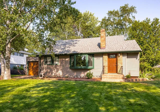 Photo 1 of Sale Pending at 2412 Chambersburg Ave, Duluth, MN 55811 | MLS# 7118029 | Listing updated on 2026-09-16