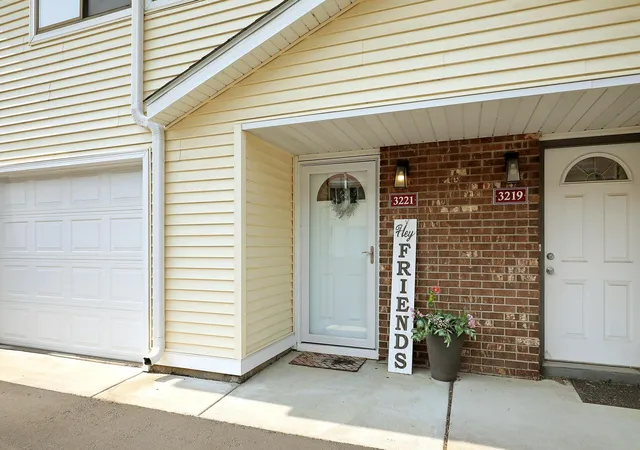2nd image of 3221 Valley Ridge Dr, Saint Paul, MN 55121 | MLS# 7118047