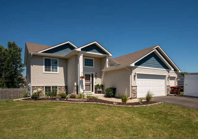 2nd image of 704 Bremen Cir, Waverly, MN 55390 | MLS# 7118085